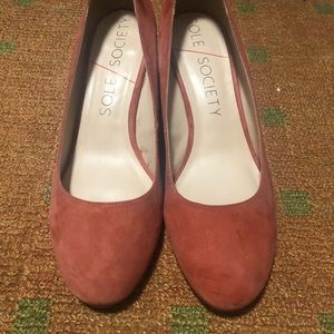 Gorgeous suede pumps